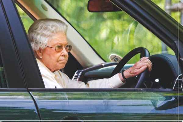 Regina Elisabetta, era l’unica a guidare senza patente.