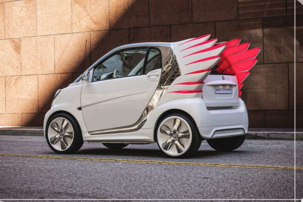 Smart con le ali, le quattro ruote che “volano” compiono 10 anni
