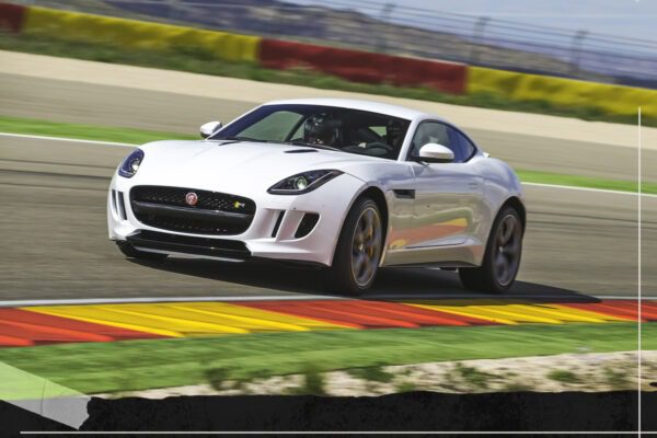 Jaguar F – Type, erede spirituale della E- Type